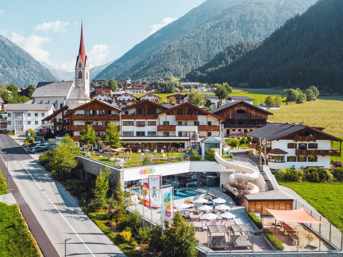 Familienhotel Huber Valles Exterior photo