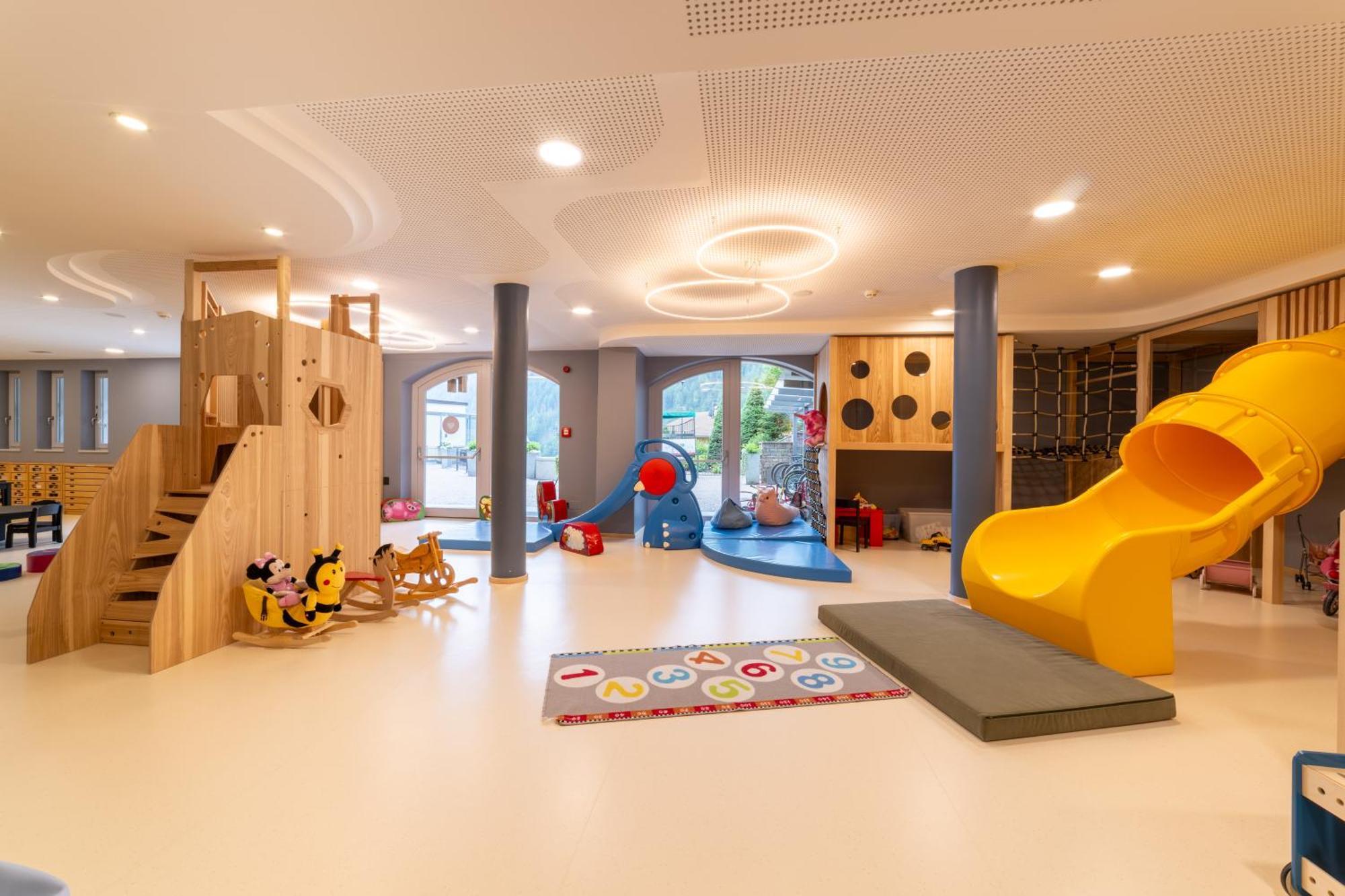 Familienhotel Huber Valles Exterior photo