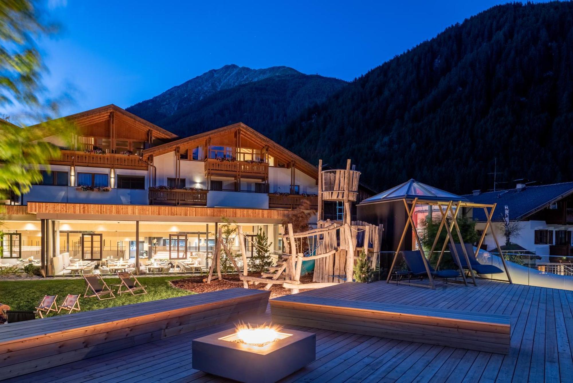 Familienhotel Huber Valles Exterior photo