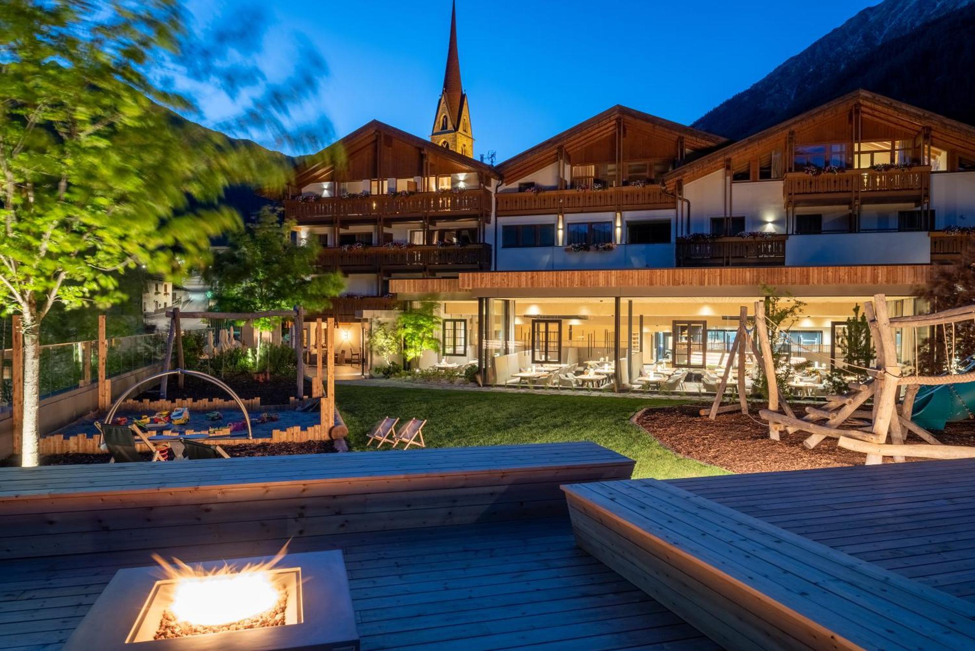 Familienhotel Huber Valles Exterior photo